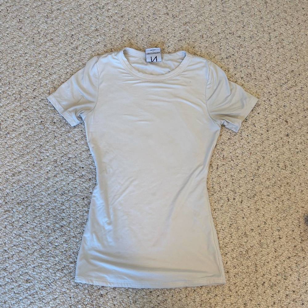 WHITE CONTOUR TEE